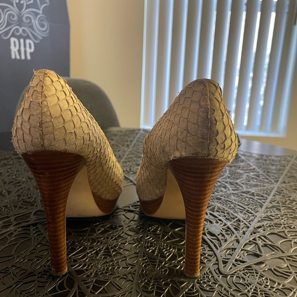 Calvin Klein cream colored heels - Picture 3 of 4